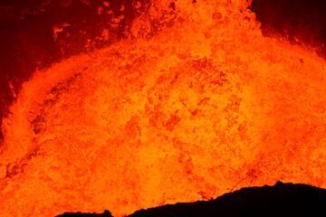 Boiling lava lake in Marum crater, Ambrym, Vanuatu (Photo: Yashmin Chebli)