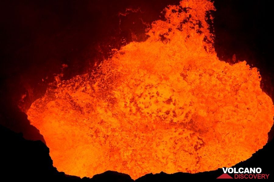 Boiling lava lake inside Marum volcano, Ambrym (Photo: Yashmin Chebli)