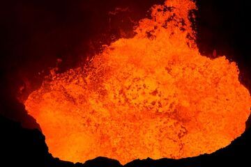 Boiling lava lake inside Marum volcano, Ambrym (Photo: Yashmin Chebli)