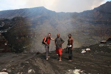 découverte du second lac de lave du volcan Benbow (Photo: Yashmin Chebli)