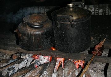 Cuisine au feu de bois (Photo: Yashmin Chebli)