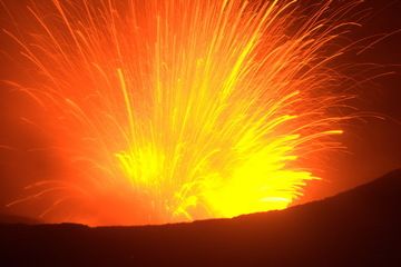 Eruption at Yasur volcano (Photo: Yashmin Chebli)