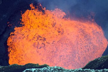 The boiling lava lake inside Marum crater, Ambrym Island, Vanuatu (Photo: Yashmin Chebli)