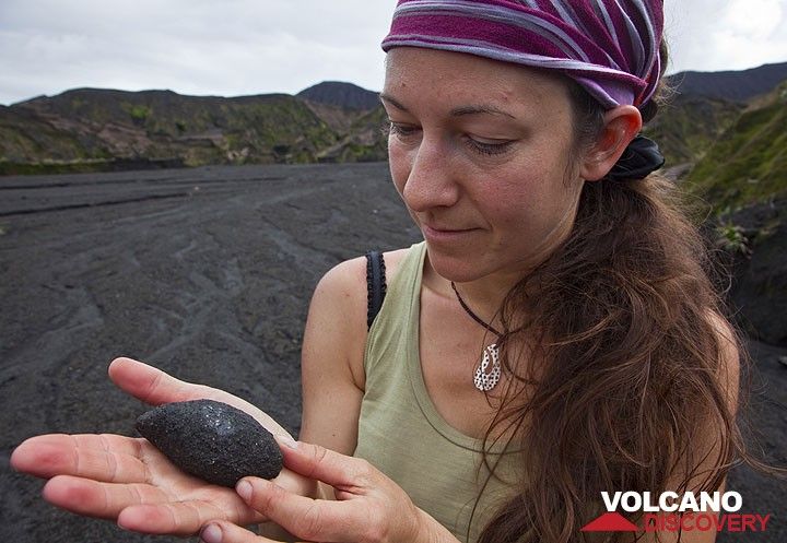 Ulla finds a beautifully shaped small bomb jected from Benbow among the gravel and sand of the flood bed. (Photo: Tom Pfeiffer)