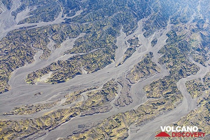 Sandgefüllte Flusstäler breiten sich vom Bembow-Krater aus. (Photo: Tom Pfeiffer)