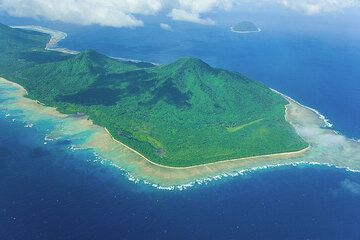 The western part of Emae Island (Photo: Tom Pfeiffer)