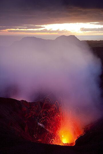 Small eruptions at dawn (Photo: Tom Pfeiffer)