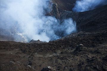 yasur_i1030.jpg (Photo: Tom Pfeiffer)
