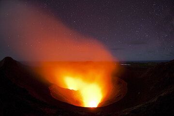 yasur_i1142.jpg (Photo: Tom Pfeiffer)