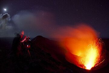 yasur_i1152.jpg (Photo: Tom Pfeiffer)