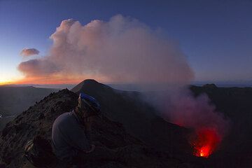 yasur_i1265.jpg (Photo: Tom Pfeiffer)