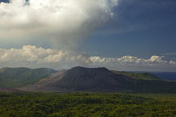 yasur_i1284.jpg (Photo: Tom Pfeiffer)