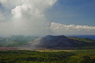 yasur_i1293.jpg (Photo: Tom Pfeiffer)