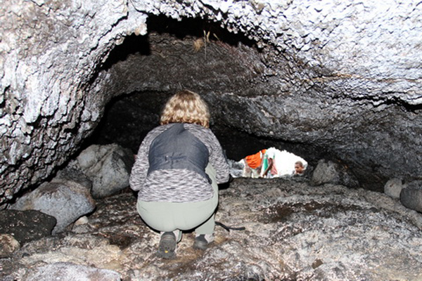 Exploration à l'intérieur d'un tunnel de lave sur Ambrym
Y.Chebli
51ambr.jpg (Photo: Yashmin Chebli)