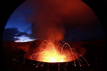 Vue panoramique du cratère du Yasur en éruption
Y.Chebli
34tanr.jpg (Photo: Yashmin Chebli)