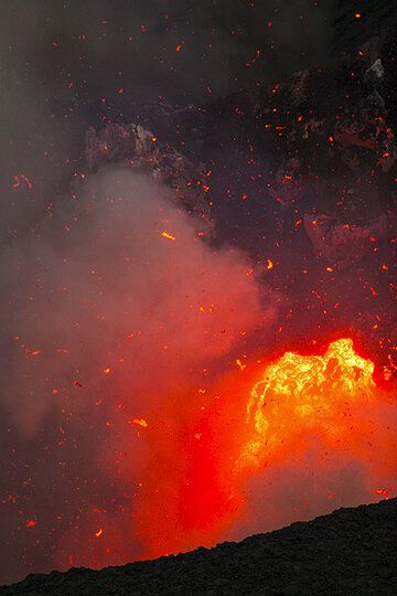 yasur_i29876.jpg (Photo: Tom Pfeiffer)