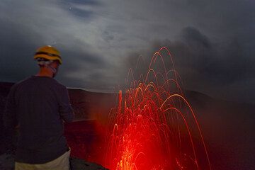 yasur_i34777.jpg (Photo: Tom Pfeiffer)