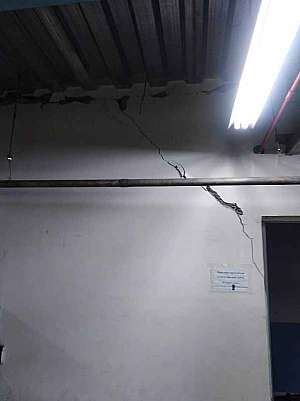 CRACKS INSIDE OFFICE (public domain)