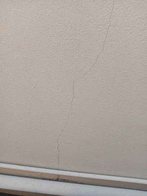Cracks on the side of my house (public domain)