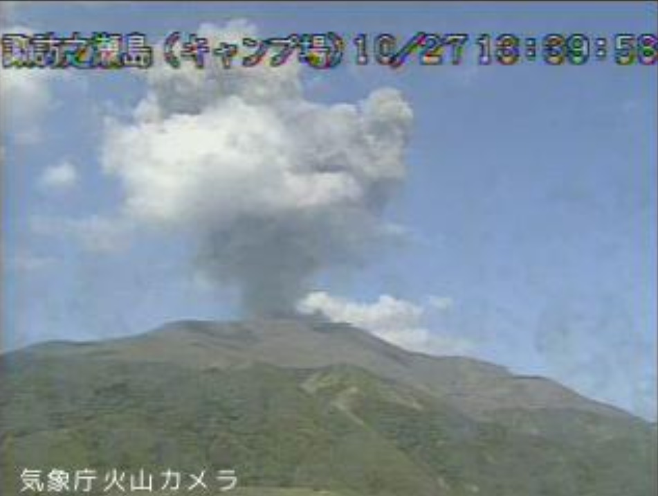 Explosion at 13:39 local time at the volcano today (image: @mykagoshima/twitter)