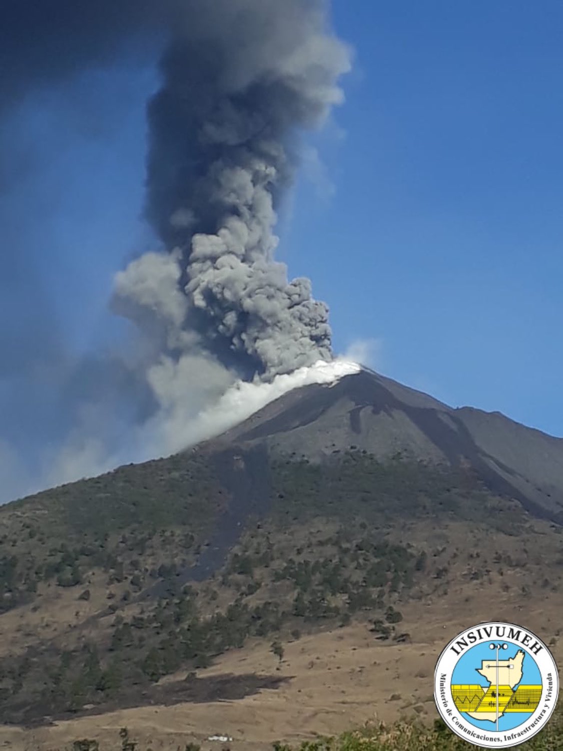Pacaya volcano (Guatemala) eruption with impressive volcanic lightning