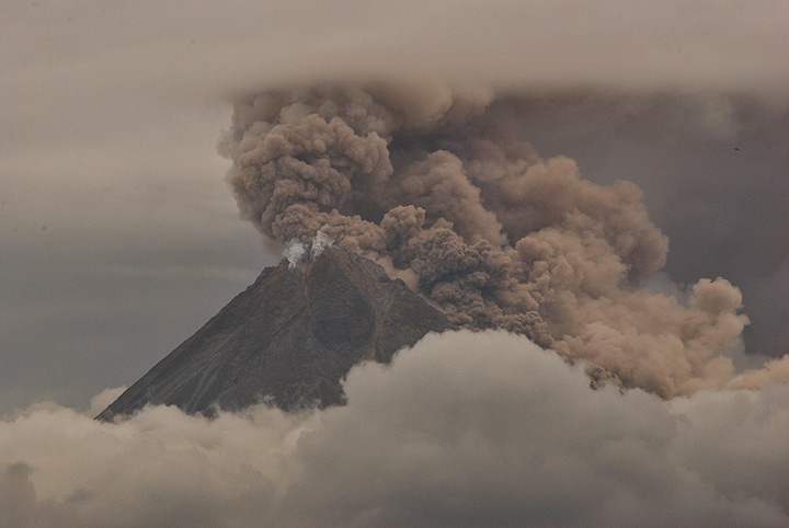 Merapi Volcano (Central Java, Indonesia), Eruption Update: Strong ...