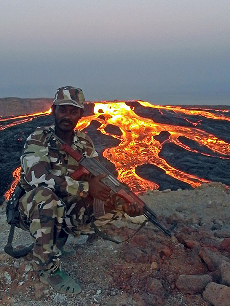 The lava lake overflowing on all sides on 17 Jan 2017 (Photo: Enku Mulugeta)