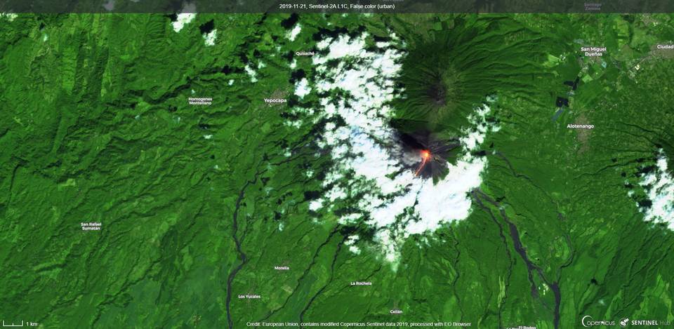 Lava flows towards the Seca Canyon from the summit crater visible from satellite (image: Sentinel 2)