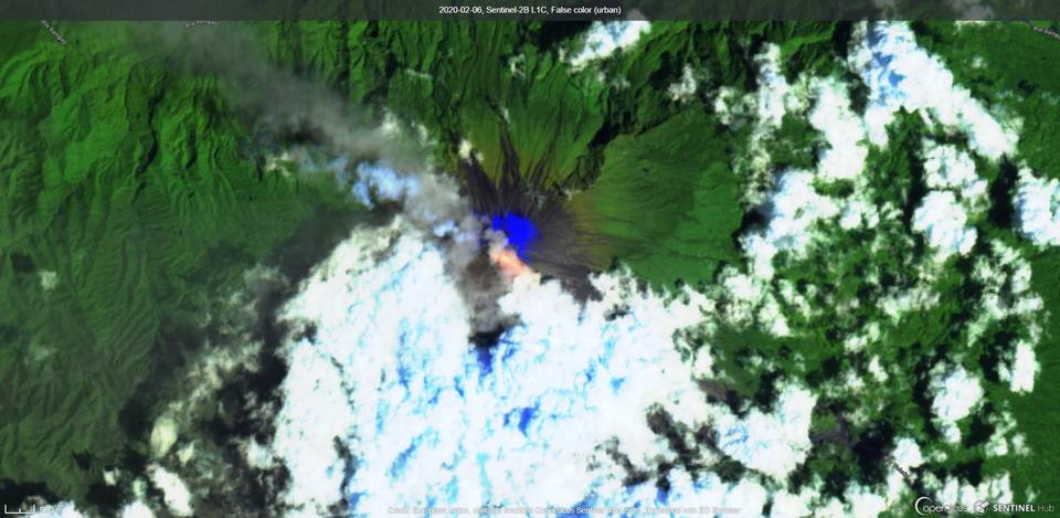 Incandescence from Sangay volcano from satellite (image: Sentinel 2)