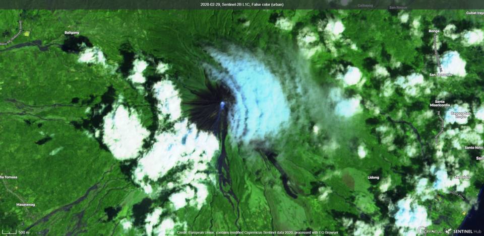 Steam plume from Mayon volcano from satellite (image: Sentinel 2)