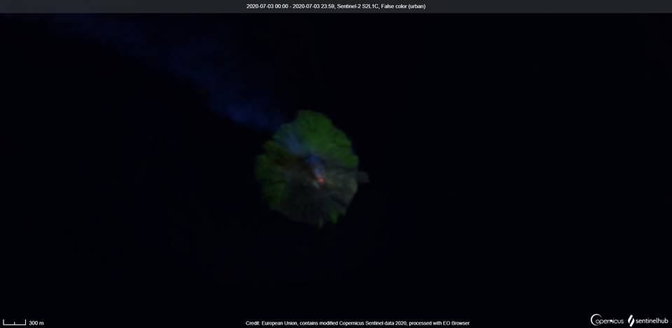 An ash plume rising from Kadovar volcano toward the NW (image: Sentinel 2)