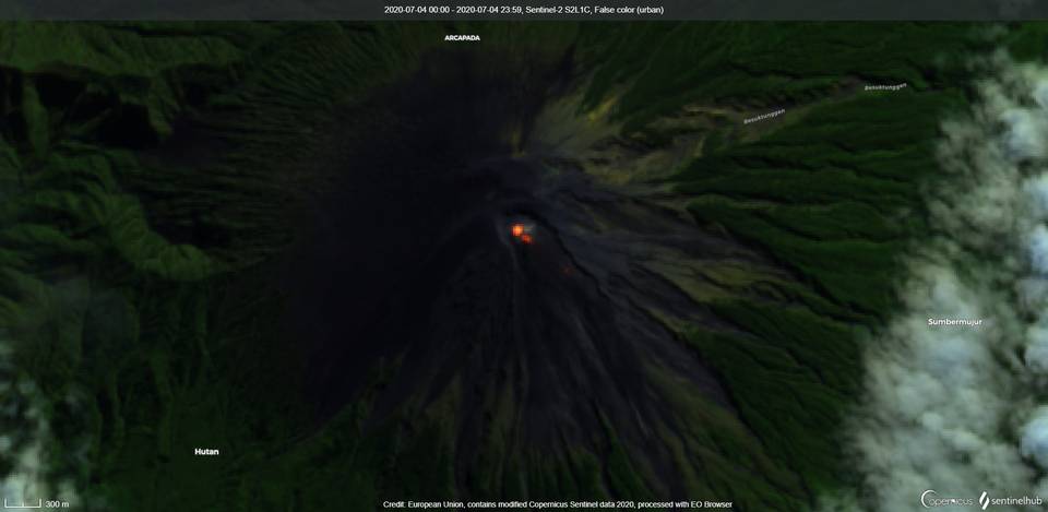 Satellite image of lava flows on the south and southeast flank from Semeru volcano on 4 July(image: Sentinel 2)