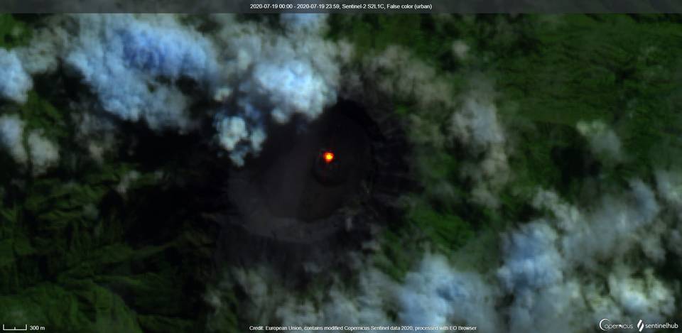 Thermal anomaly in a cone within a caldera at Raung volcano visible from satellite (image: Sentinel 2)