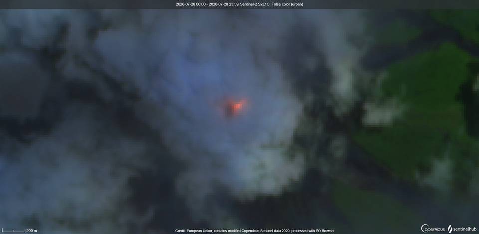 Incandescence continues to be observed in the crater at Fuego volcano (image: Sentinel 2)
