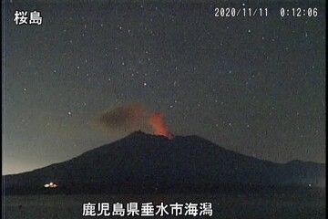 Near-constant steaming glow at Sakurajima volcano tonight (image: JMA)