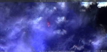 Emitting a new lava flow on the N flank of Sarychev Peak yesterday (image: Sentinel 2)