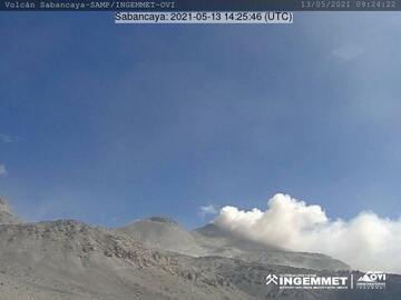 Gas-steam plume containing some amount of ash erupted from Sabancaya volcano yesterday (image: IGEPN)