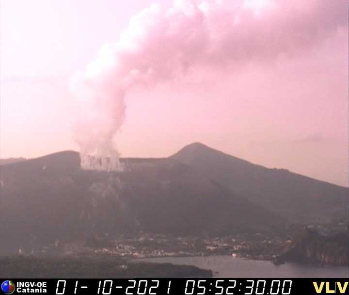 Elevated fumarolic activity from Vulcano observed by INGV's surveillance cameras (image: INGV)
