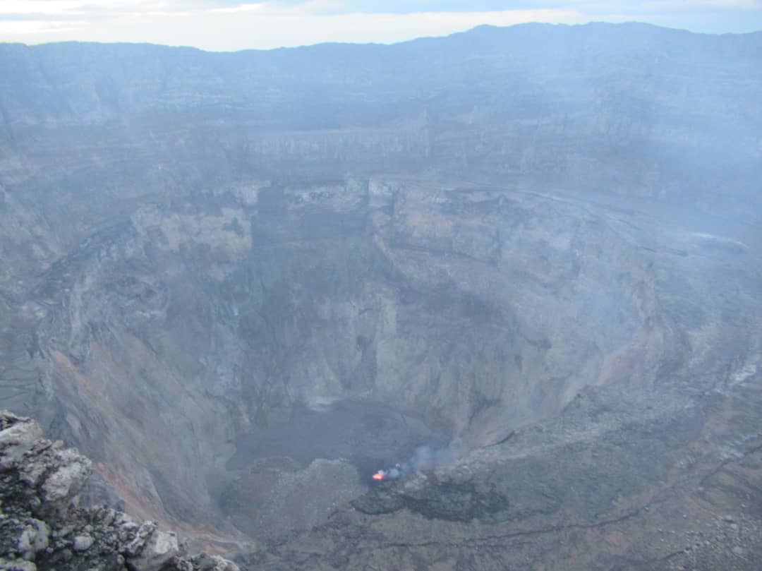 Crater view of the current activity (image: @CharlesBalagizi/twitter)