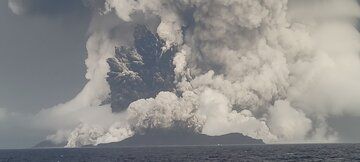 The powerful blast ejected rocket-like fragments arcing upwards along parabolic paths known as cypressoid or cock's tail effect (image: Tonga Geological Services/facebook)