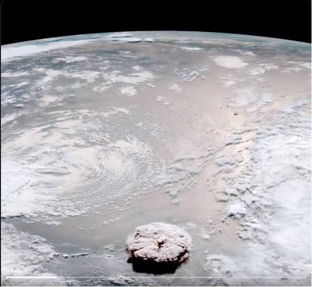 The massive eruption plume seen from space (image: Himawari-8)