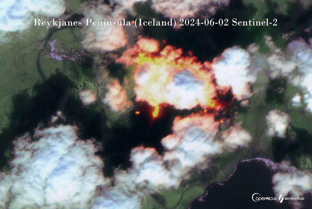 Termiske anomalier indikerer lavastrømme og kegler ved udbrudsstedet, set fra rummet den 2. juni ved brug af 12-11-4 båndkombinationen (billede: Sentinel-2)