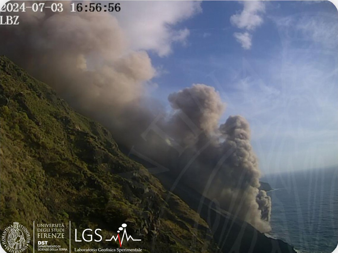 Landslide on Stromboli's Sciara del Fuoco last evening (image: LGS webcam)