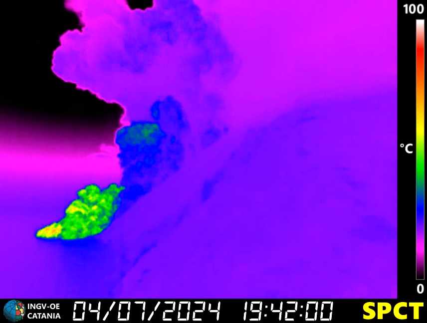 View of the forming lava delta at Stromboli (image: INGV thermal webcam)