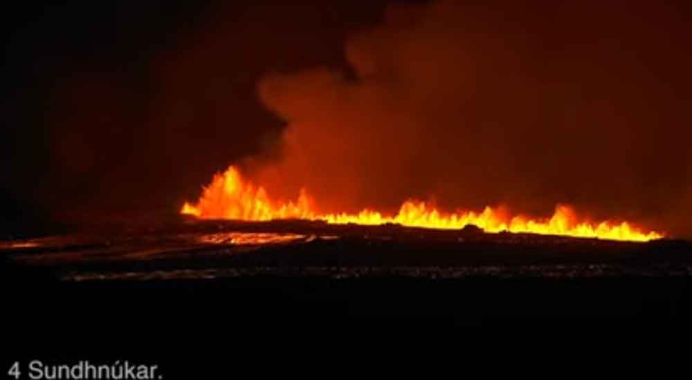 Gardiner af lava springvand fra det nye udbrud i Island (billede: LiveFromIceland)