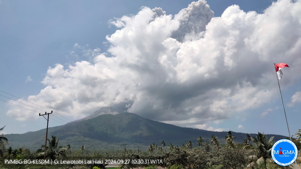 Gunung berapi Lewotobi Lakilaki (Flores, Indonesia): ledakan dahsyat yang terjadi sesekali terus berlanjut