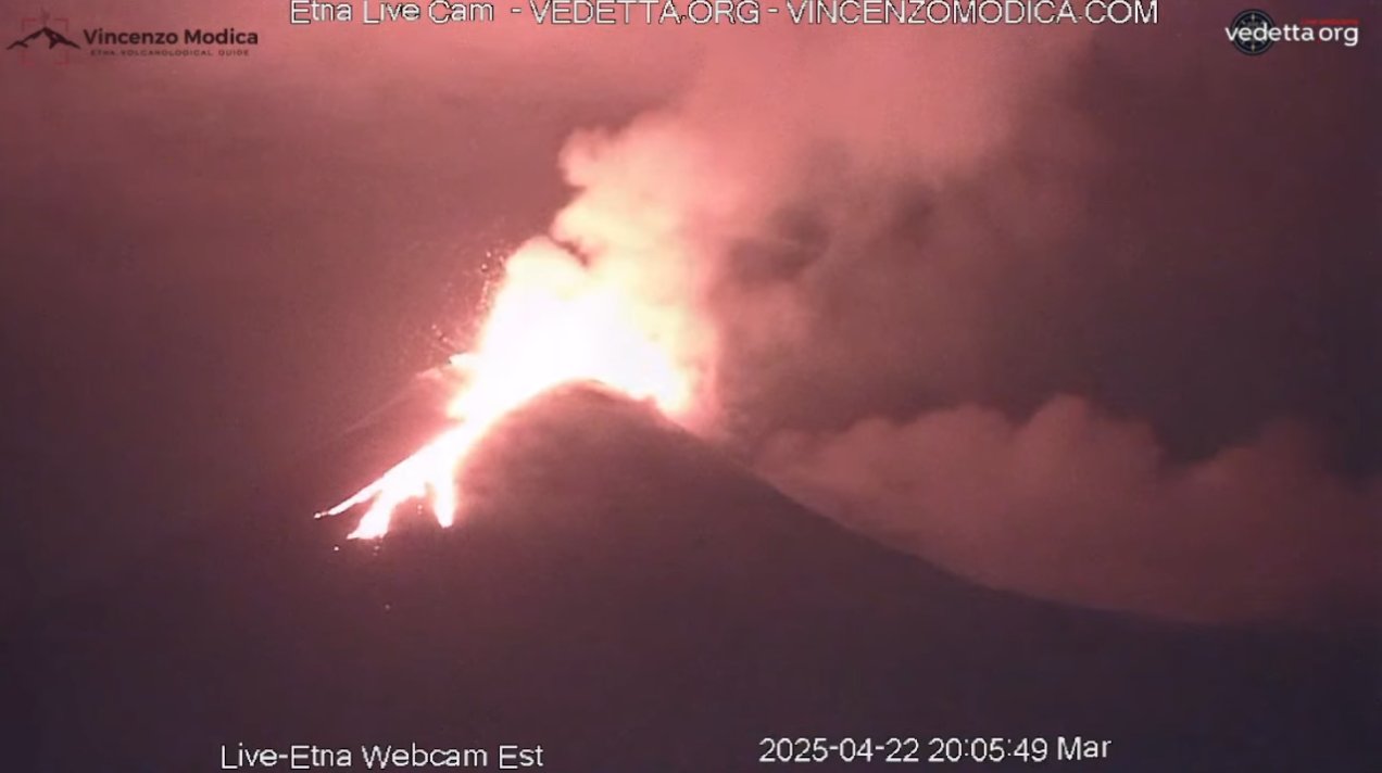 Etna volcano update: new lava flow eruption is currently occurring from SE crater