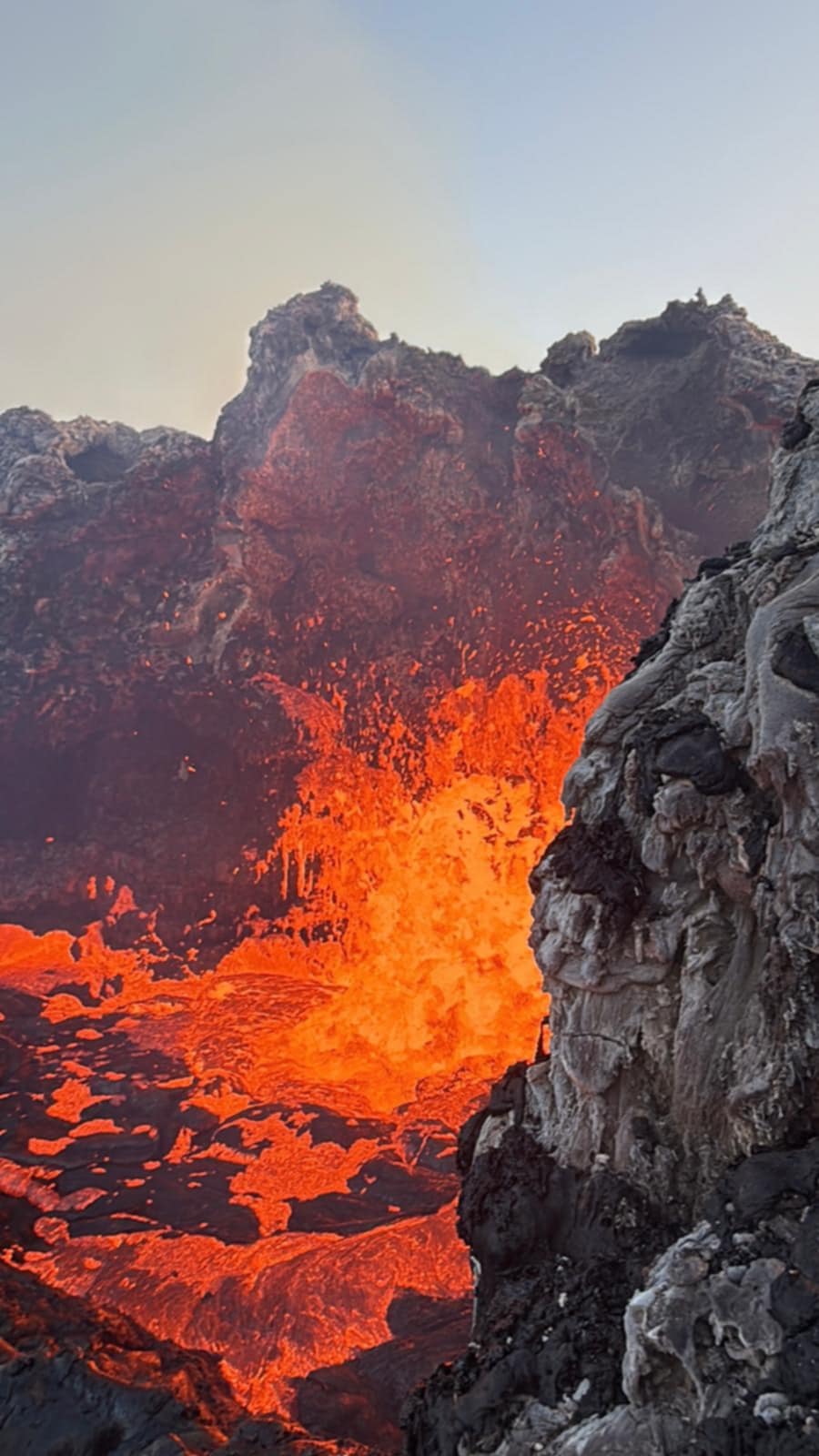 Intense spattering from the lava pond (image: Enku Mulugeta)