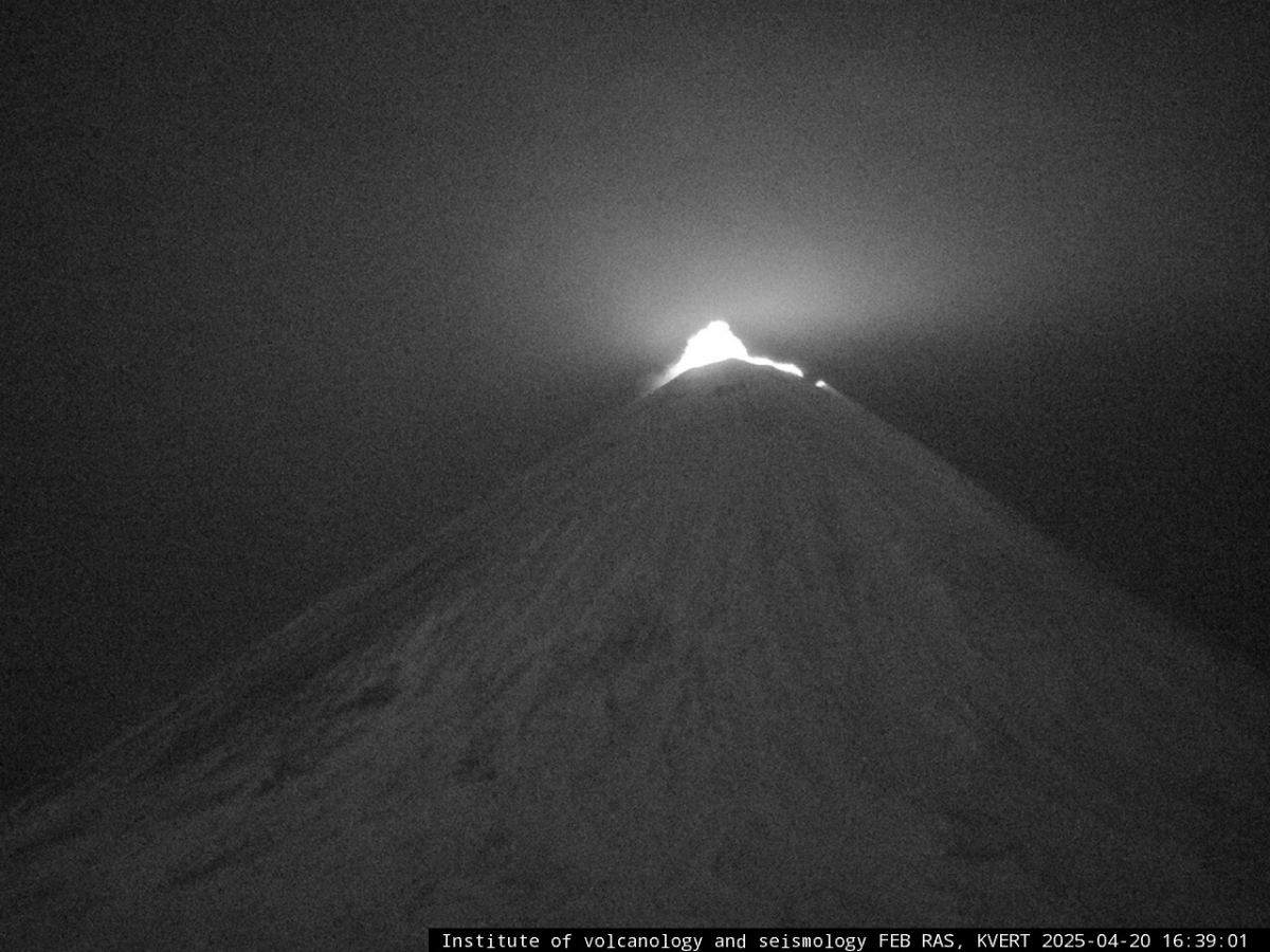 New strombolian activity at Klyuchevskoy volcano (image: Kamchatka Volcanic Eruption Response Team)