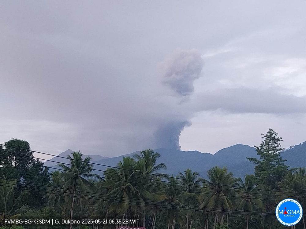 The explosion from Dukono volcano this morning (image: PVMBG)